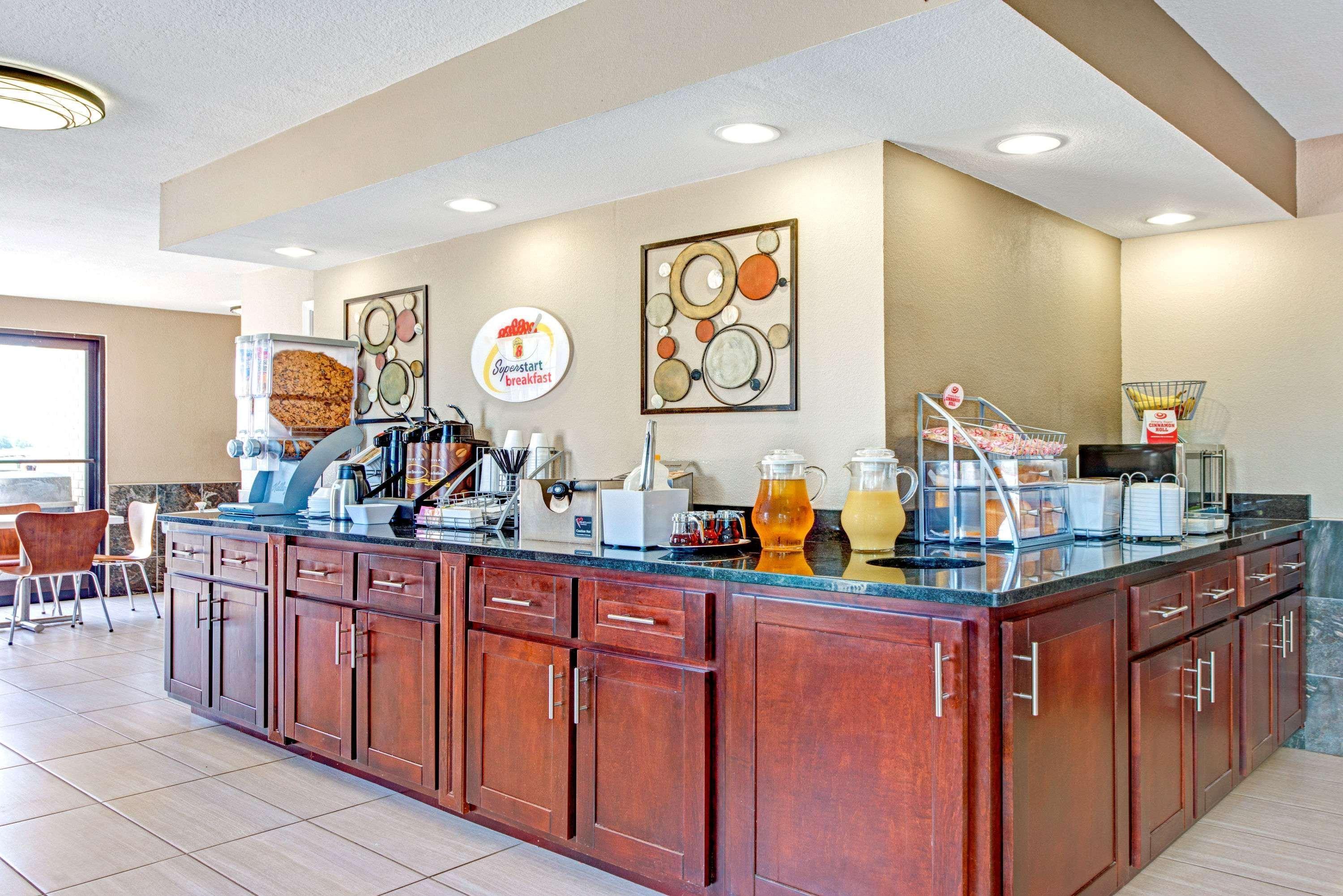 Super 8 By Wyndham Lakeland Exterior photo